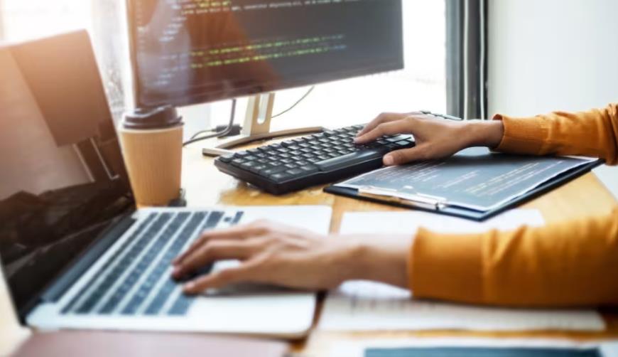 成都软件开发公司视角下的前端框架性能优化对比：Vue、React与Angular